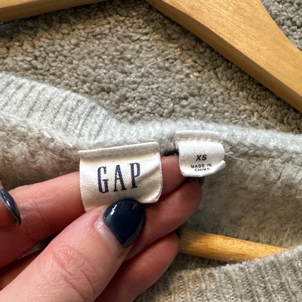 GAP Women's Light Gray Crew Neck Sweater - Picture 2 of 3